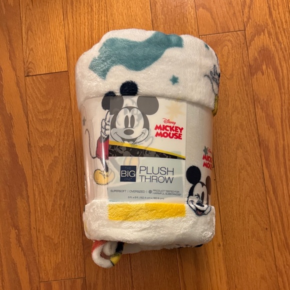 Disney Mickey Mouse White and Blue Plush Throw - Picture 1 of 5
